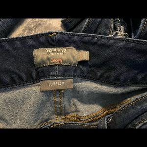 Torrid distressed Jegging Sz 26